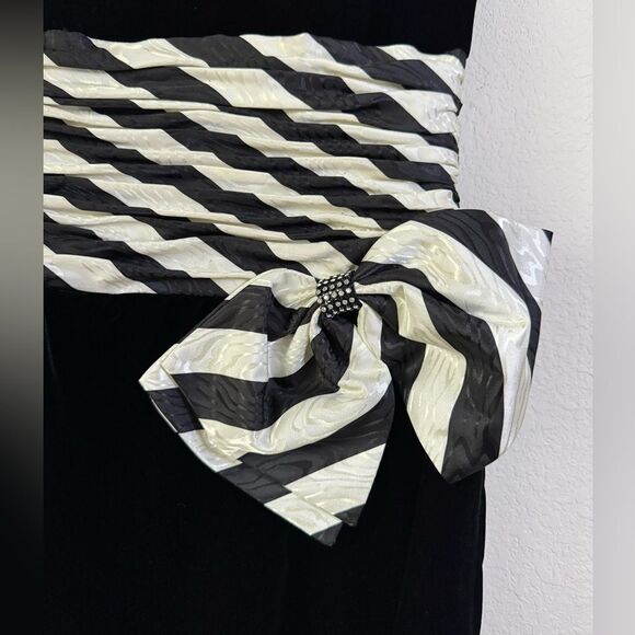 Vtg AJ Bari Strapless Black Velvet Cocktail Dress Sz 4 Bow Retro Pinup Cocktail - Picture 5 of 8